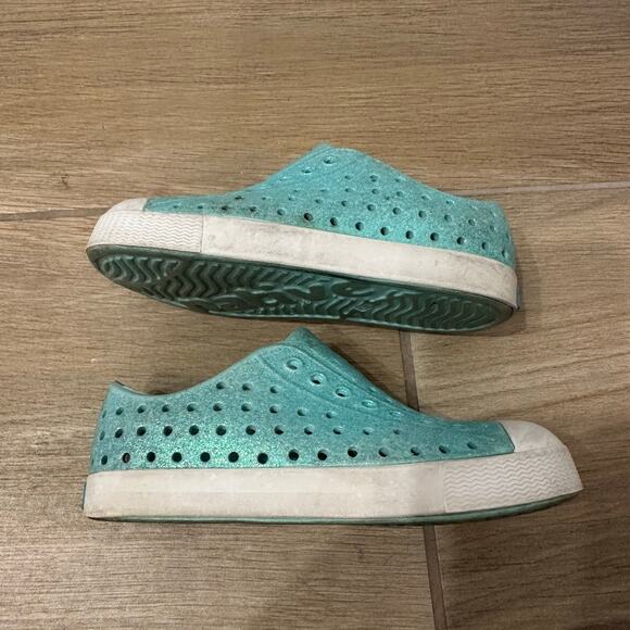 Native Jefferson Sparkly Blue Shoes - Picture 3 of 7